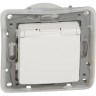 Розетка LEGRAND 2К+З IP 44 с откидной крышкой и шторками немецкий стандарт автоматические зажимы 16 А 250 В Etika белый 672232