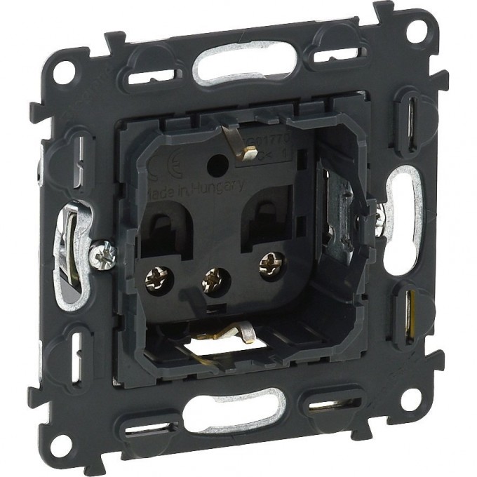 Силовая розетка LEGRAND Valena IN'MATIC 2К+З 16А 250В с увеличенными винтовыми зажимами 6кв.мм с защитными шторками 753028