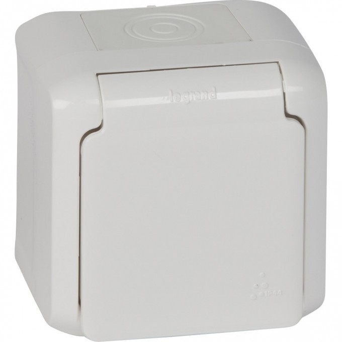 Розетка LEGRAND 2К+З с защитными шторками 16 A 250 В Quteo IP 44 белый 782321