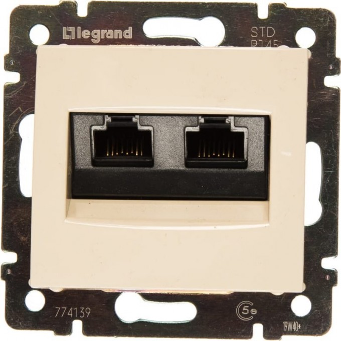 Розетка двойная компьютерная LEGRAND Valena RJ45 UTP кат.5e на винтах, слоновая кость 774139